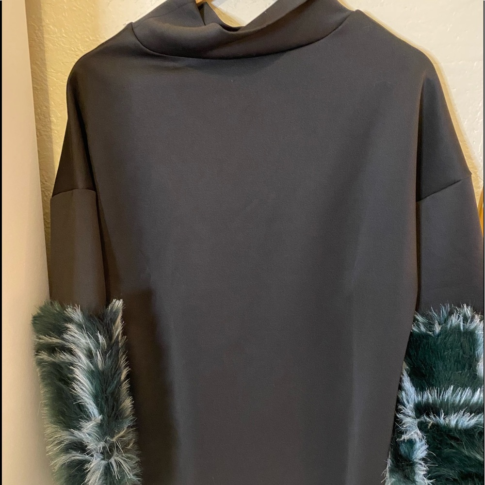 black thin fabric sweater with teddy on the sleeves